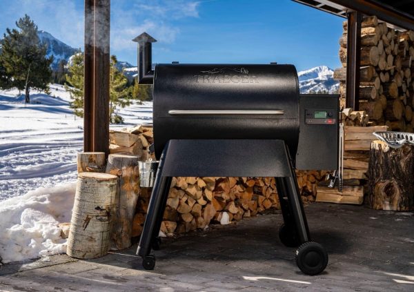 088651-5_1ed4200c-f135-4567-9f67-47f24996c82c-1.jpg Traeger Black Pro 780 WiFi-Enabled Pellet Grill