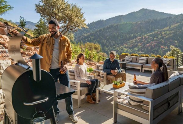 088651-6.jpg Traeger Black Pro 780 WiFi-Enabled Pellet Grill