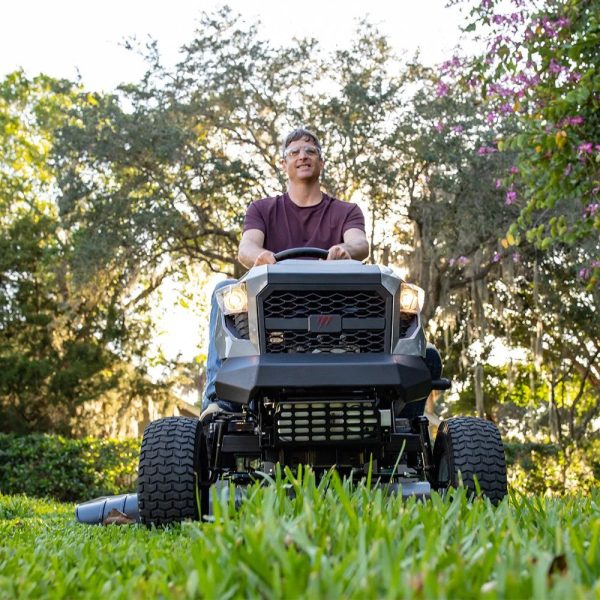 3-211-1.jpg Murray MT100 42 in. 13.5 HP 500cc E1350 Series Briggs and Stratton Engine 6-Speed Manual Gas Riding Lawn Tractor Mowers.