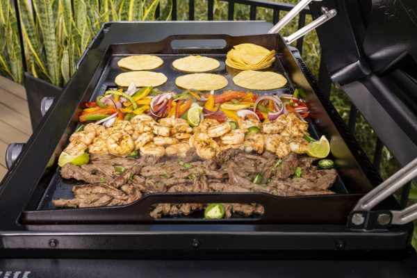 990360-16-scaled-1.jpg Traeger Flat Top Grill Flatrock™ Griddle