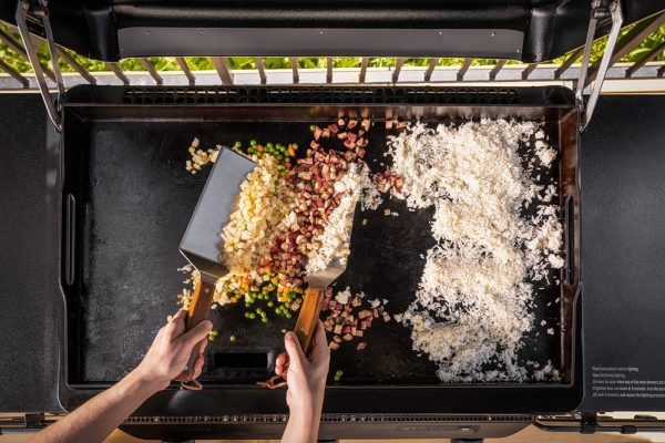 990360-17.jpg Traeger Flat Top Grill Flatrock™ Griddle