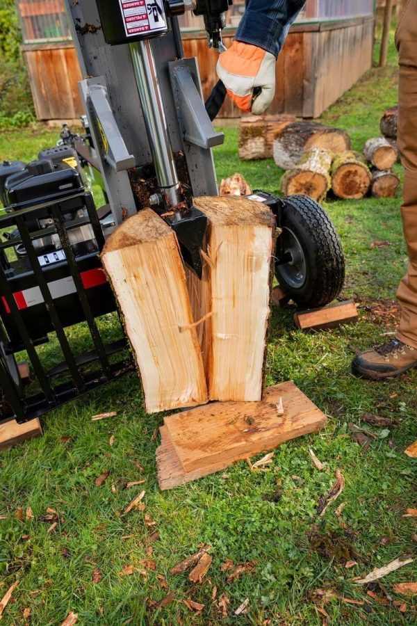 OR25TBS-1_being_used_vertically_shrunk_bf3e9a22-68f8-47f6-a8ba-14bff11b1b31.jpg Oregon® 30-Ton 196cc Kohler SH265 Horizontal / Vertical Log Splitter (OR30TKO-1)