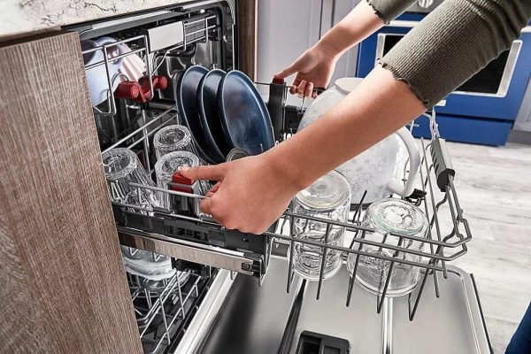 img-1978.jpg KitchenAid – Top Control Built-In Dishwasher with Stainless Steel Tub, FreeFlex Third Rack, 44dBA – Black stainless steel