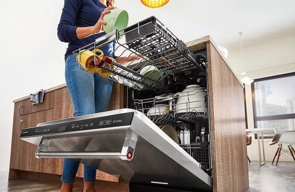 img-1979.jpg KitchenAid – Top Control Built-In Dishwasher with Stainless Steel Tub, FreeFlex Third Rack, 44dBA – Black stainless steel