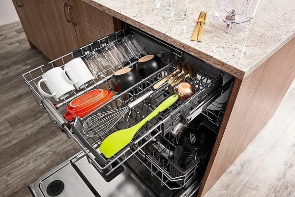 img-1983.jpg KitchenAid – Top Control Built-In Dishwasher with Stainless Steel Tub, FreeFlex Third Rack, 44dBA – Black stainless steel
